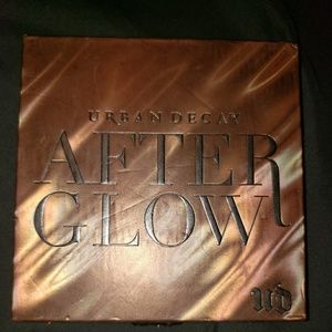 Urban decay after glow highlighter palette